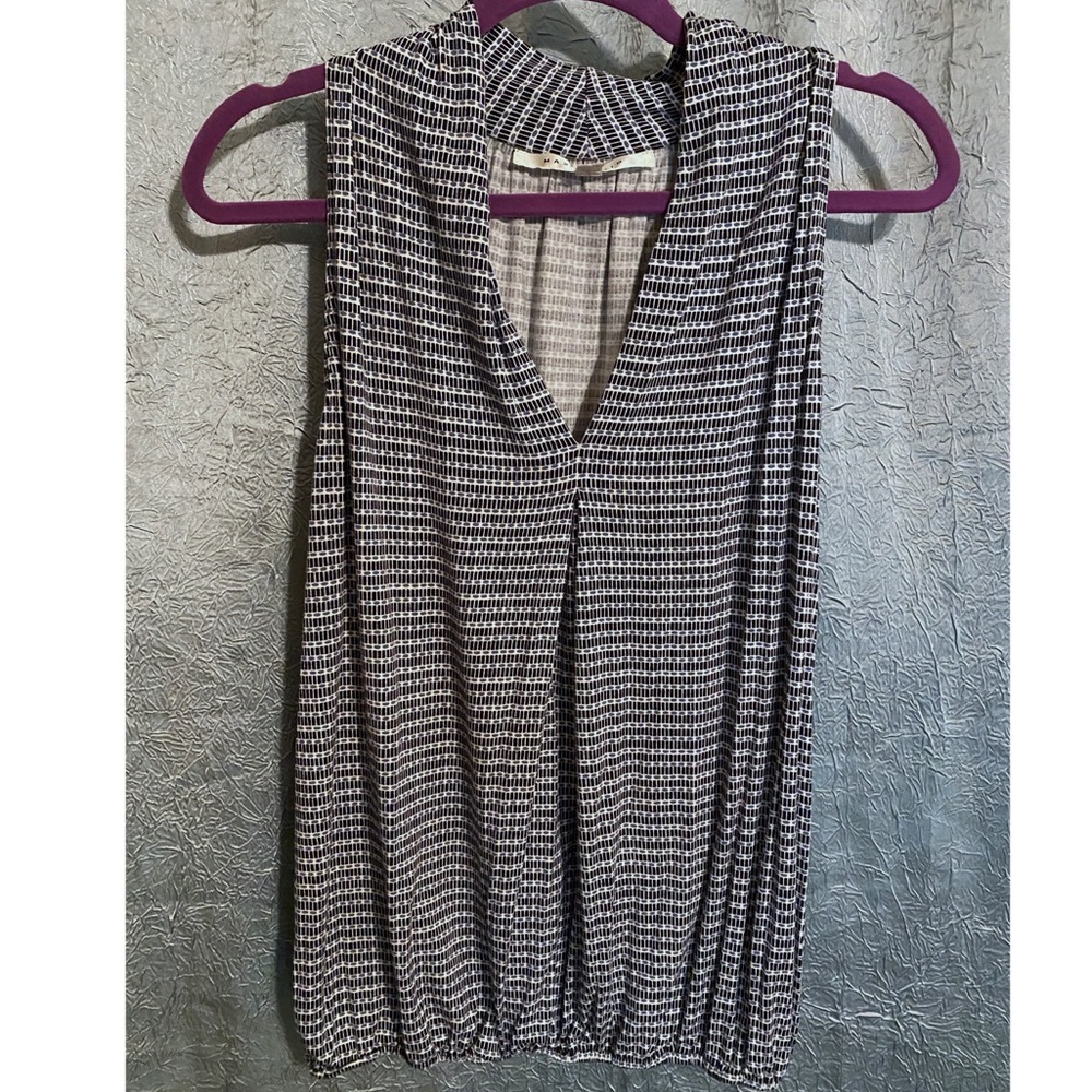 Max Studio Bubble Hem Sleeveless V Neck Top size L
